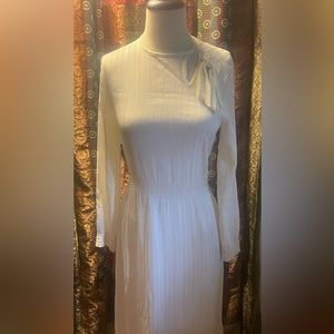 Vintage 1960’s cream dress w/ keyhole neckline.